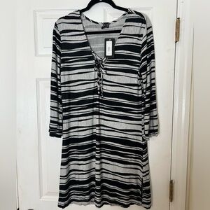 Long Sleeve Grey and Black Laced Front Dress Size Large